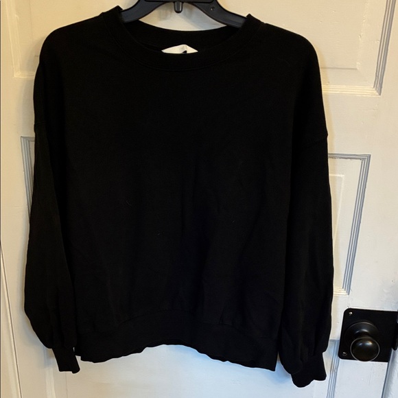 H&M Tops - 237 H&M Charcoal Black Crewneck Sweatshirt Ling Sleeve EUC